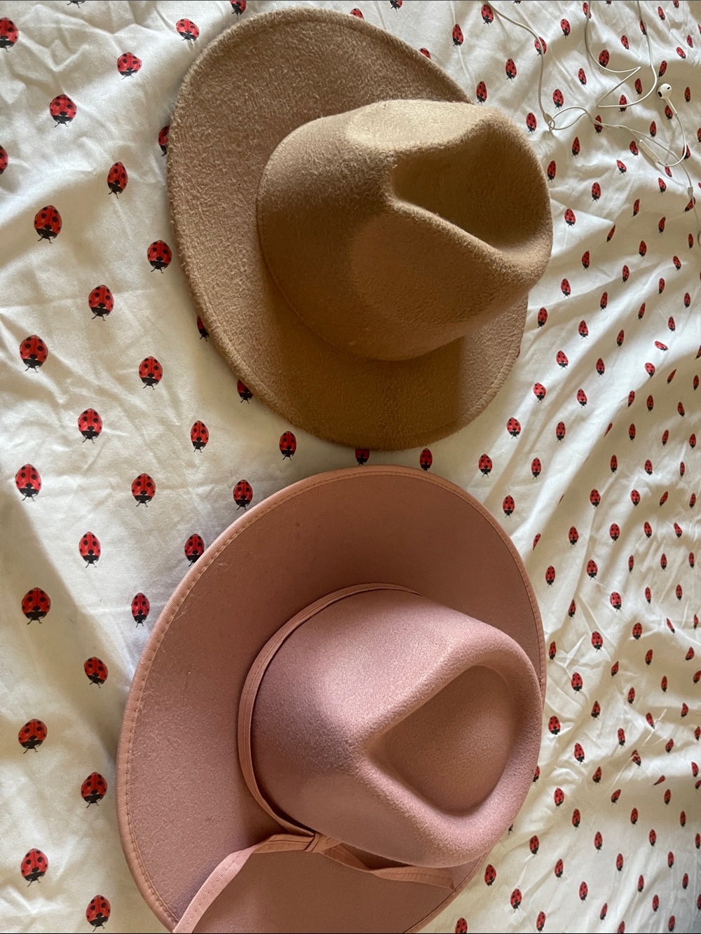 Fedora one pink and one tan - Picture 4 of 6